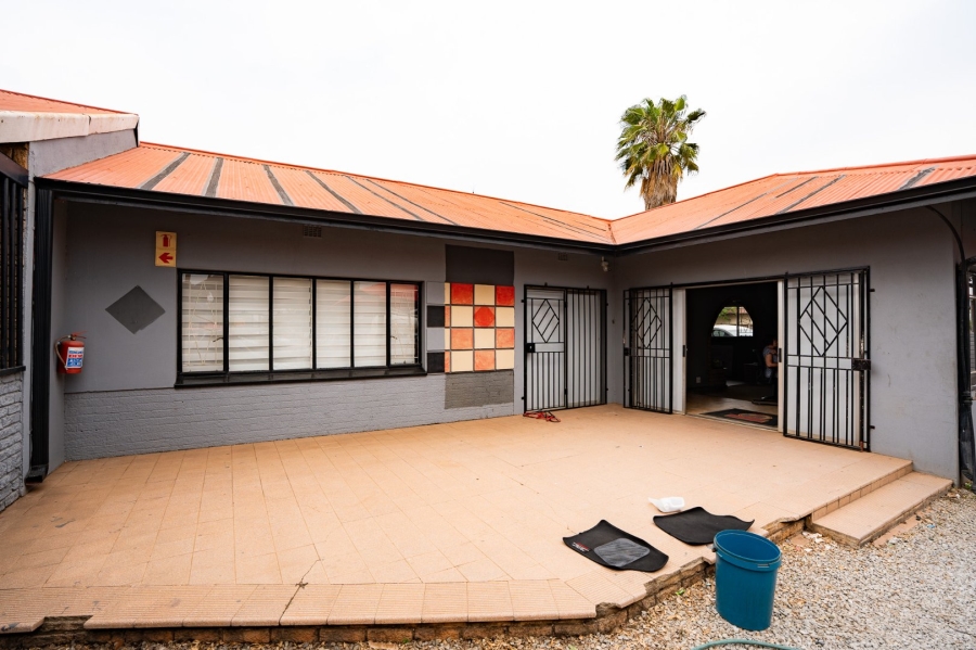 Commercial Property for Sale in Freemanville North West
